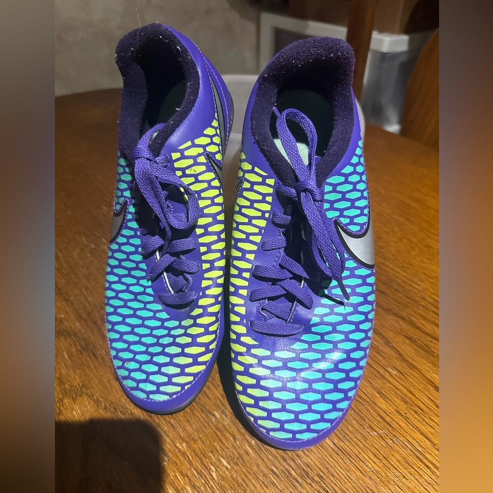 Cleats.  Great used condition…. Size 4.